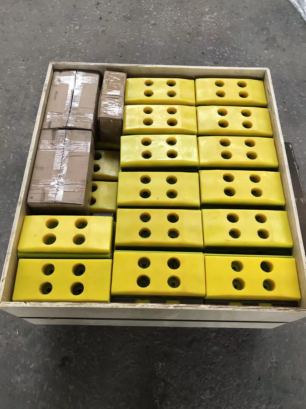 Machining customized milling machine track shoes