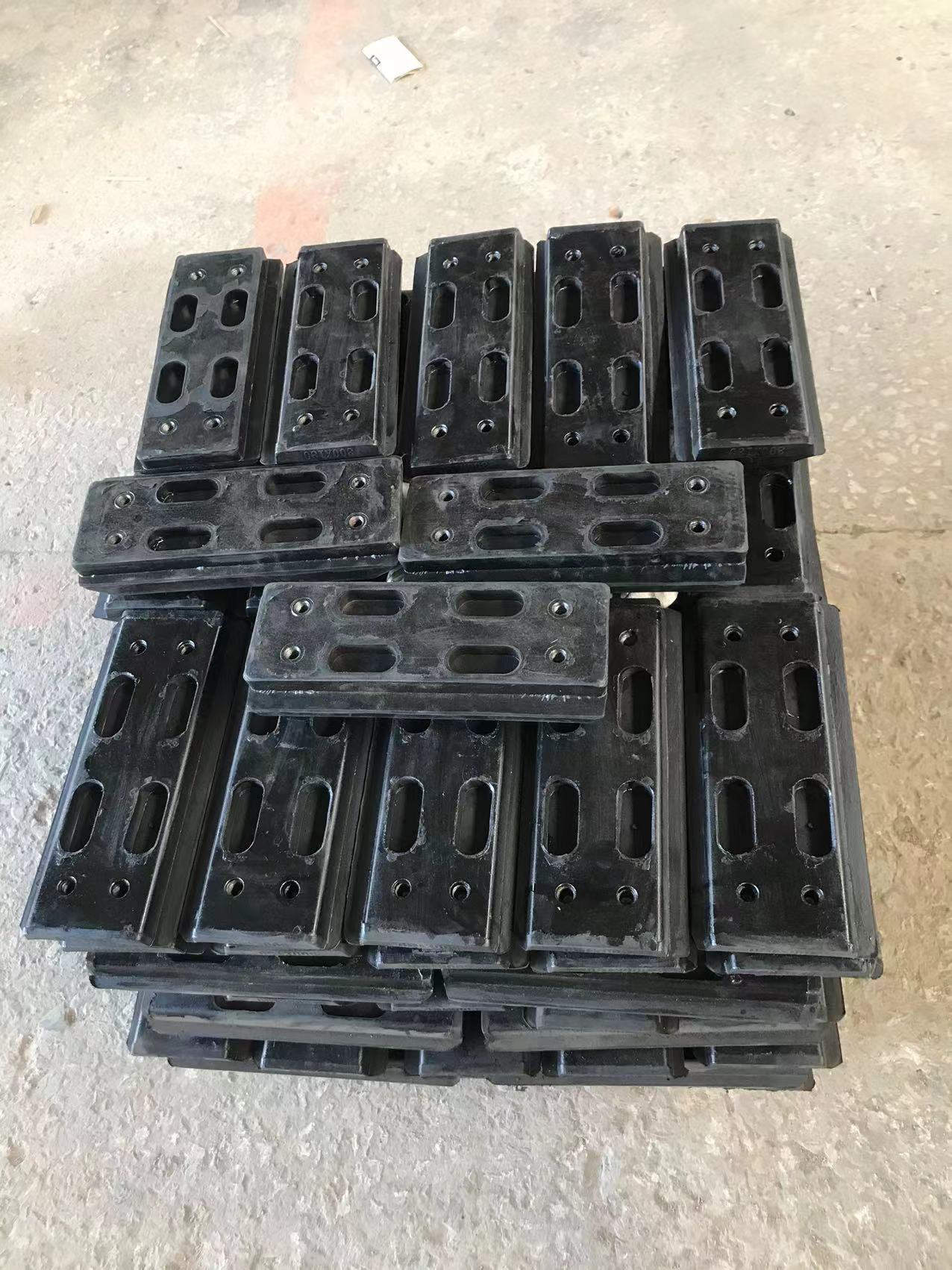 Sumitomo ha90c paver split track shoe rubber block