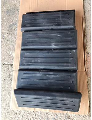 Split track shoe rubber block and split steel plat