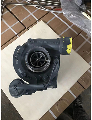 Vogler S2100-2 paver engine wheel supercharger
