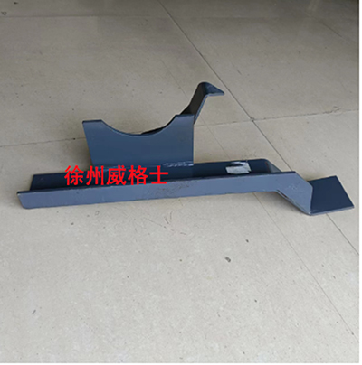 Left rear chain protection of paver (hydraulic) 46