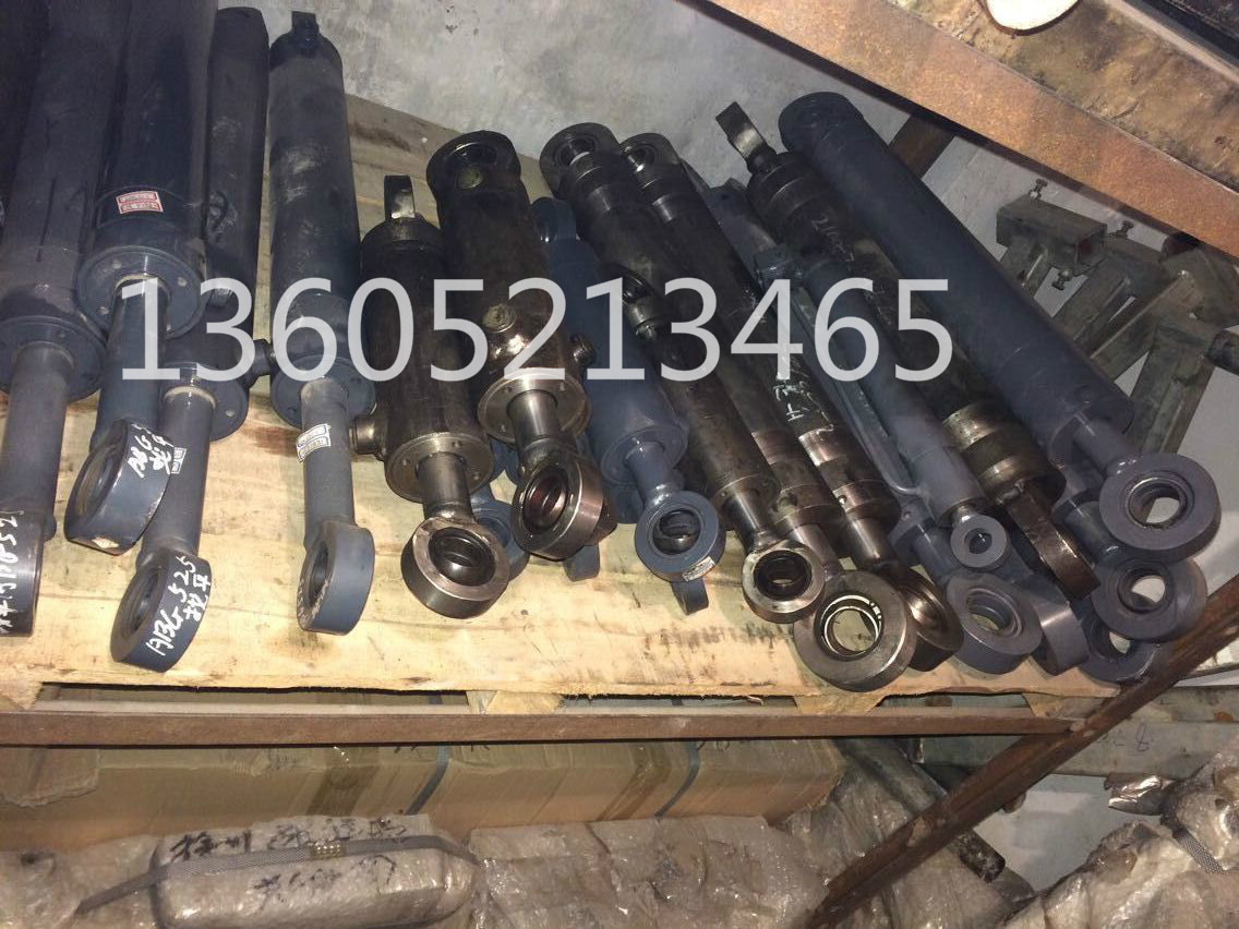 SP1800-2 Spreader Screed Angle Cylinder 2026912