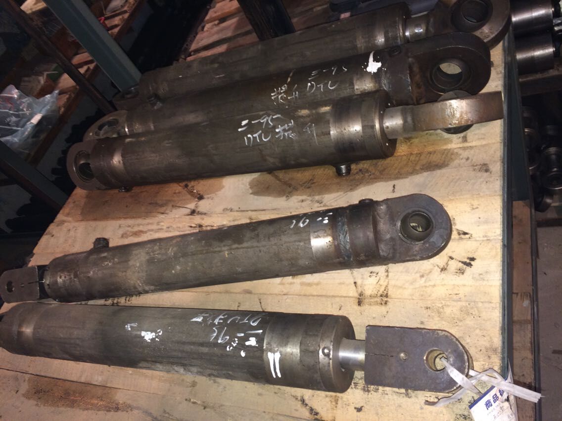 Fogler S1800-2 paver screw 9516460931