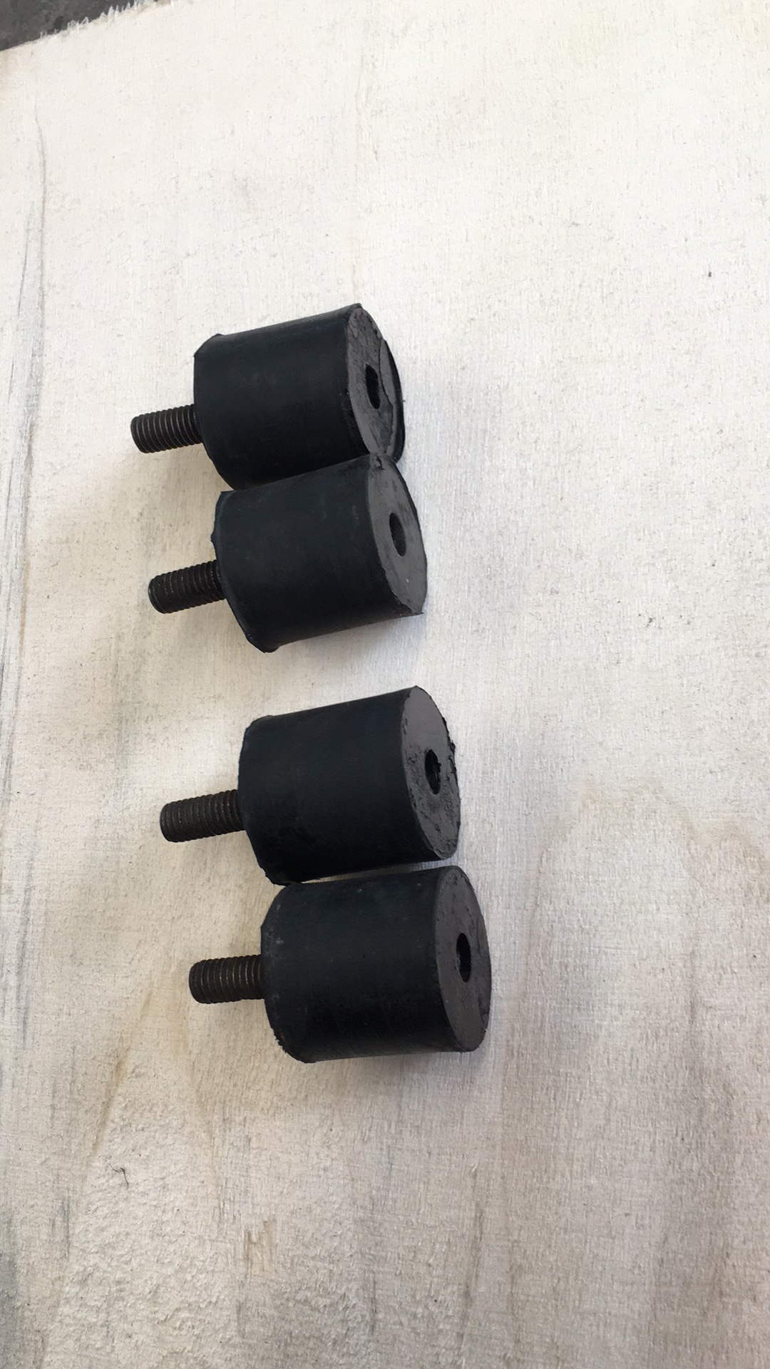 Paver leveling instrument support shock-absorbing 