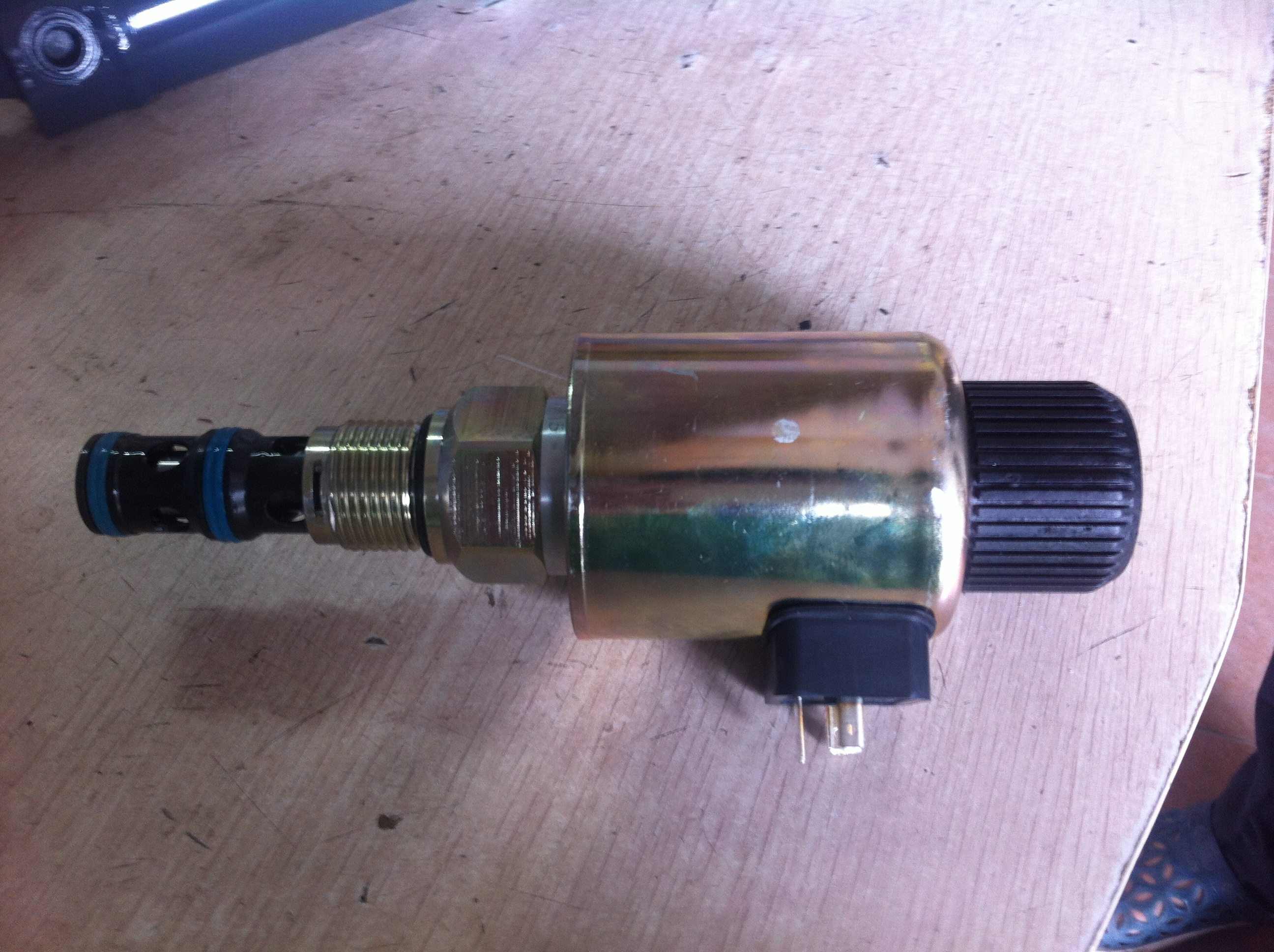 Paver solenoid valve core R900897575