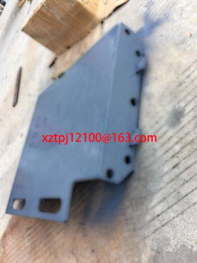 Rubber stopper plates on both sides of the paver h