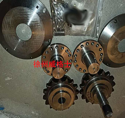 Maintenance of imported paver mixing chain box 255