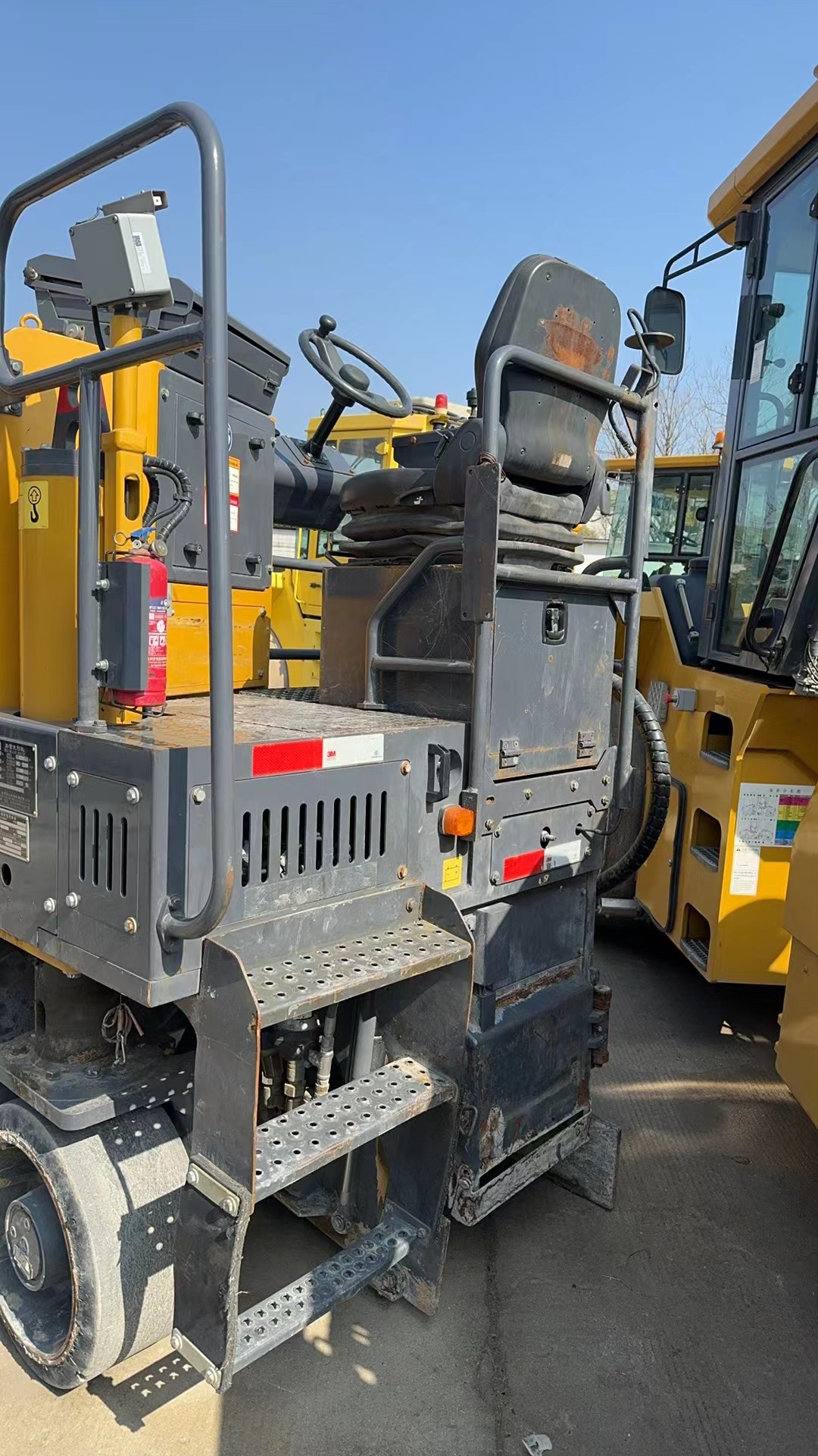 Used XMR153 Rolling Earth Small Roller