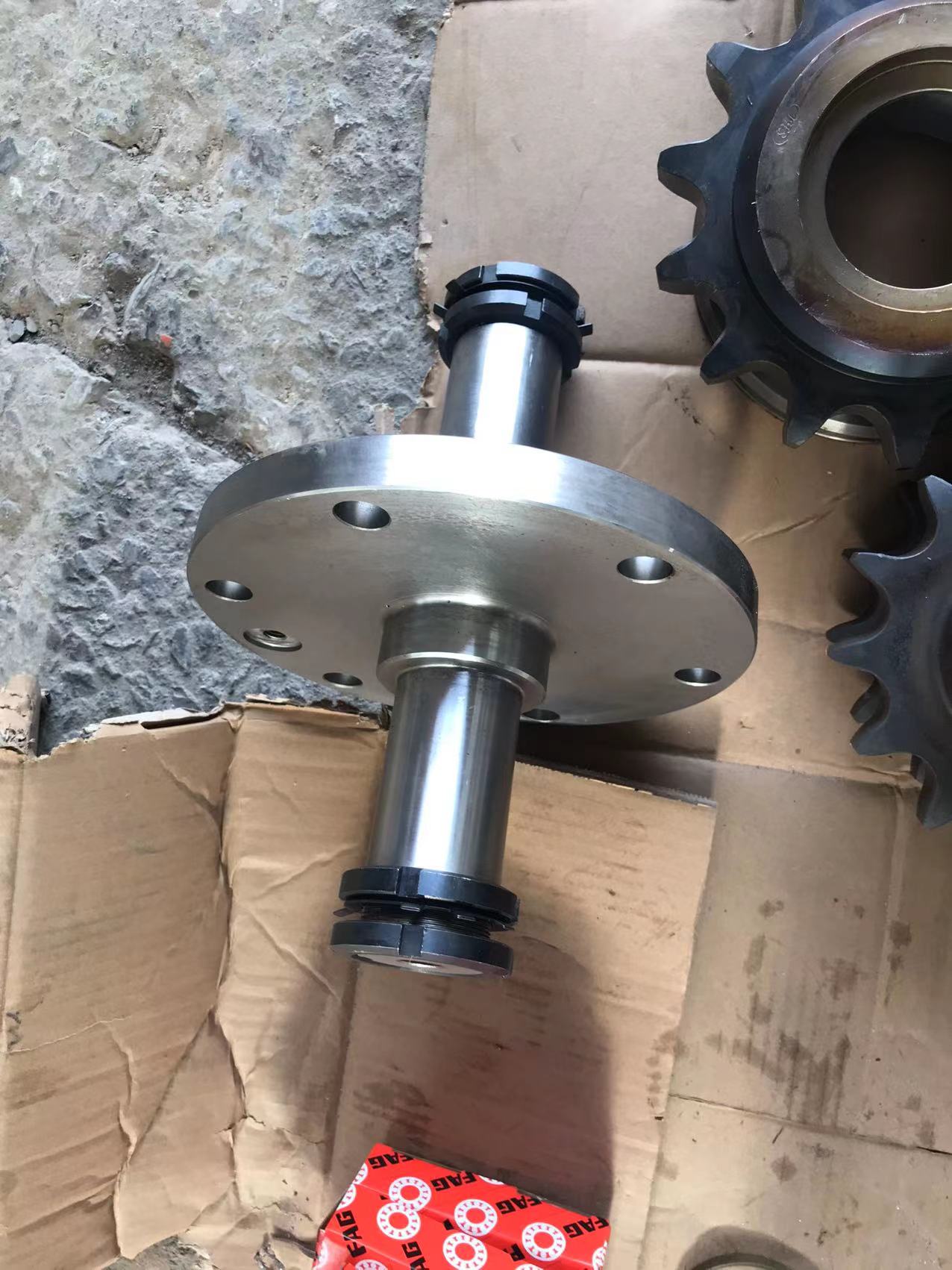 Laying machine ABG6820, stirring lower sprocket in